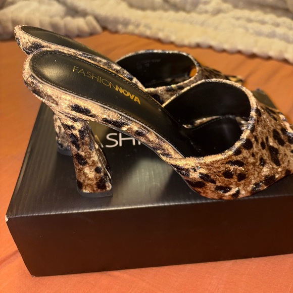 Never worn leopard heels - Picture 3 of 5